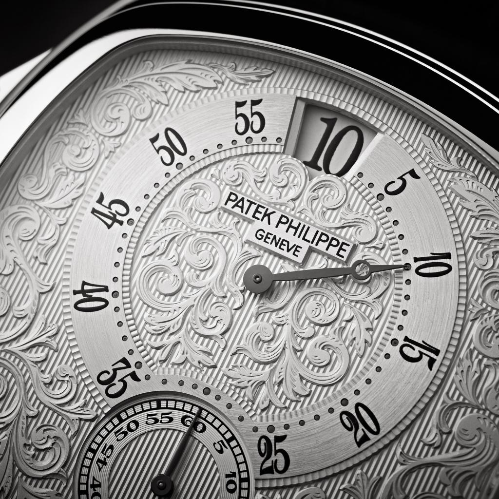 นาฬิกา patek Philippe 5275 นาฬิกาสำหรับหญิงสาว อ่อนโยน หรูหรา มีระดับ นาฬิกา patek Philippe นาฬิกาชั้นนำของโลก ที่เน้นความซับซ้อนของกลไกลในการบอกเวลา ที่สำคัญยังมีประวัติความเป็นมาที่ยาวนาน โดยได้รับความไว้วางใจตั้งแต่ในราชวงศ์ไล่เรียงมาจนถึงเซเลปและคนดังต่างๆ ไม่ว่า patek Philippe จะผลิตนาฬิกาแบบไหนมาก็ตามมักเป็นที่จับตามองอยู่เสมอ เพราะมักสร้างประวัติศาสตร์ให้วงการนาฬิกาได้จดจำ อย่างที่ทราบกันดี patek Philippe ได้เปิดตัวนาฬิกาที่ใช้ในการเฉลิมฉลองครบรอบ 175 ปีอยู่หลายรุ่น และหนึ่งในนั้นคือ นาฬิกา patek Philippe 5275 นาฬิกา patek Philippe 5275 มีดีไซน์ที่สวยคลาสิคด้วยหน้าปัดทองคำที่ทำสีเงินสลักเป็นลวดลายดอกไม้ โดยรับกับบริเวณโดยรอบหน้าปัดที่สลักเป็นลวดลายดอกไม้เช่นกัน และในวงรอบของชั่วโมงนั้นบุด้วยผ้าซาติน ดูสวยงามหรูหรา ส่วนรูปทรงนาฬิกามีความทันสมัย โดยทำเป็นตัวเรือนแพลทตินั่มทรงตอนโน ที่มีขนาดเหมาะสมกับข้อมือของหญิงสาว โดยมีขนาด 39.8×47.4 มิลลิเมตร และหนา 11.3 มิลลิเมตรเท่านั้นเอง และยังมีกลไกแบบใหม่ที่ทำให้นาฬิกาใช้งานได้ เป็นแบบเฉพาะไม่เหมือนใคร นั่นคือ Calibre 32-650 HGS PS และยังมีสัญลักษณ์ที่ทำให้เราทราบด้วยว่าเป็นนาฬิกาที่ใช้เฉลิมฉลองครบรอบ 175 ปีของการก่อตั้งแบรนด์อีกด้วย และยังผลิตในจำนวนจำกัดแค่ 175 เรือนเท่านั้นเอง สำหรับสาวๆคนไหนชอบความคาสิคผสมผสานความอ่อนโยนก็น่าจะซื้อไว้ในครอบครองนะ เพราะว่า ไม่ได้มีดีแค่การดูเวลาอย่างเดียว แต่ยังมีคุณค่าทางจิตใจสูงด้วย ราคาก็สมกับวัสดุที่ใช้ในการทำ เพราะว่ามีการเลือกสรรอย่างพิถีพิถันมาก สำหรับร้านรับซื้อนาฬิกา คุณควรจะรับซื้อนาฬิการุ่น patek Philippe 5275 ไว้ด้วย เพราะอย่างไรก็ขายออกได้ราคาดีอยู่แล้ว เพราะว่าหายาก และยังได้รับความนิยมในการซื้ออีกด้วย จึงนับได้ว่า patek Philippe 5275 เป็นมิติใหม่ของนาฬิกาสำหรับผู้หญิงที่มีความสวยงาม และยังมีเอกลักษณ์ของ patek Philippe นั่นคือ กลไกการเดินของนาฬิกาที่ซับซ้อนไม่เหมือนใคร แบรนด์ไหนก็เลียนแบบไมได้เลย patek Philippe 5275 นาฬิกาสวยๆ ที่ใส่ได้ทุกงาน เสริมความหรูหราและความอ่อนโยนให้คุณผู้หญิงได้ รับรองว่า หากคุณมีนาฬิการุ่นนี้ในครอบครองคุณจะไม่ผิดหวังแน่นอน หรือถ้าใครไม่รู้จะไปดูหรือหาซื้อที่ไหน ลองไปดูที่ร้านรับซื้อนาฬิกาดูสิ รับรองว่าจะเจอ patek Philippe 5275 อย่างแน่นอน เพราะเป็นนาฬิกาตัวท็อปที่ร้านรับซื้อนาฬิกาควรมีเลยล่ะ หรือไม่ก็ลองหาแบรนด์ patek Philippe รุ่นอื่นดูก็ได้นะ รับรองมีไว้ไม่ผิดหวัง